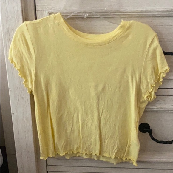 PacSun Tops - Yellow crop top